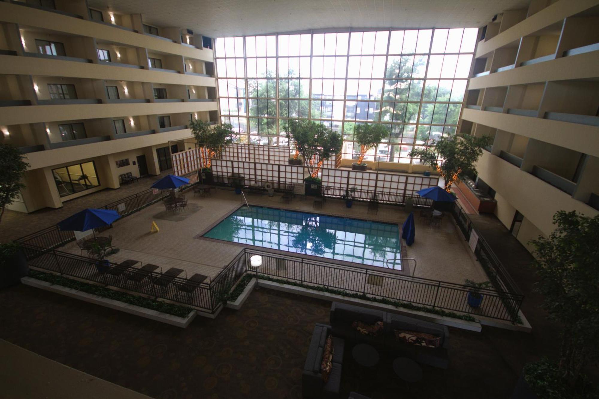 เอเทรียม โฮเต็ล แอนด์ สวีท ดีเอฟดับเบิลยู แอร์พอร์ต Hotel เออร์วิง ภายนอก รูปภาพ